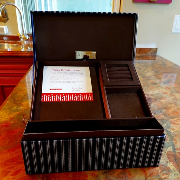 Avon Brand New Jewelry Box - Picture 3 of 3